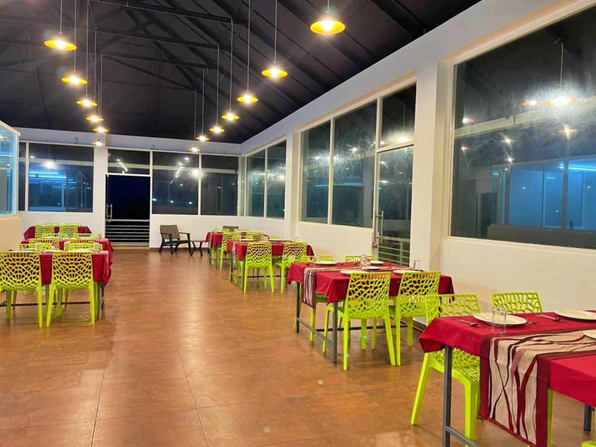 Firefly Resort Kanthalloor Екстериор снимка